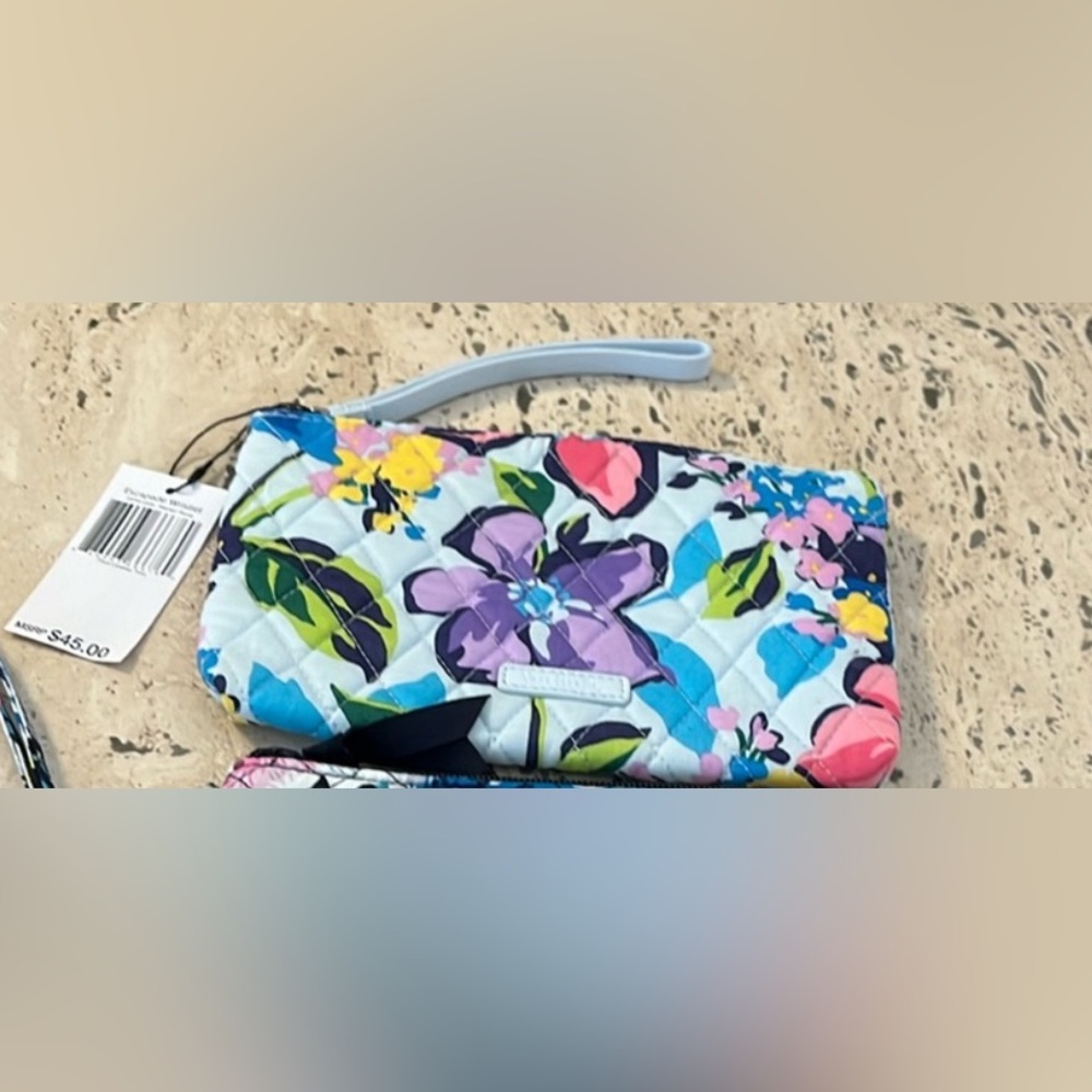 🌸 Vera Bradley  Escapade Wristlet “Marian Floral” NWT